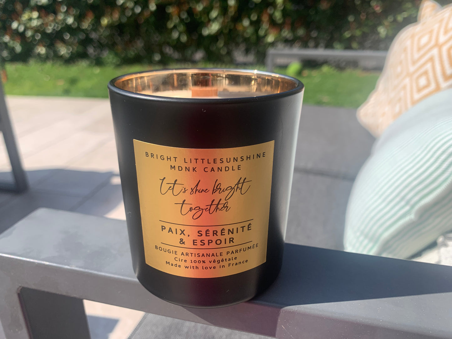 BOUGIE MÈCHE BOIS : Choisis ton message inpirant / Bright Motiv, ton contenant ainsi que ta fragrance ✨☀️