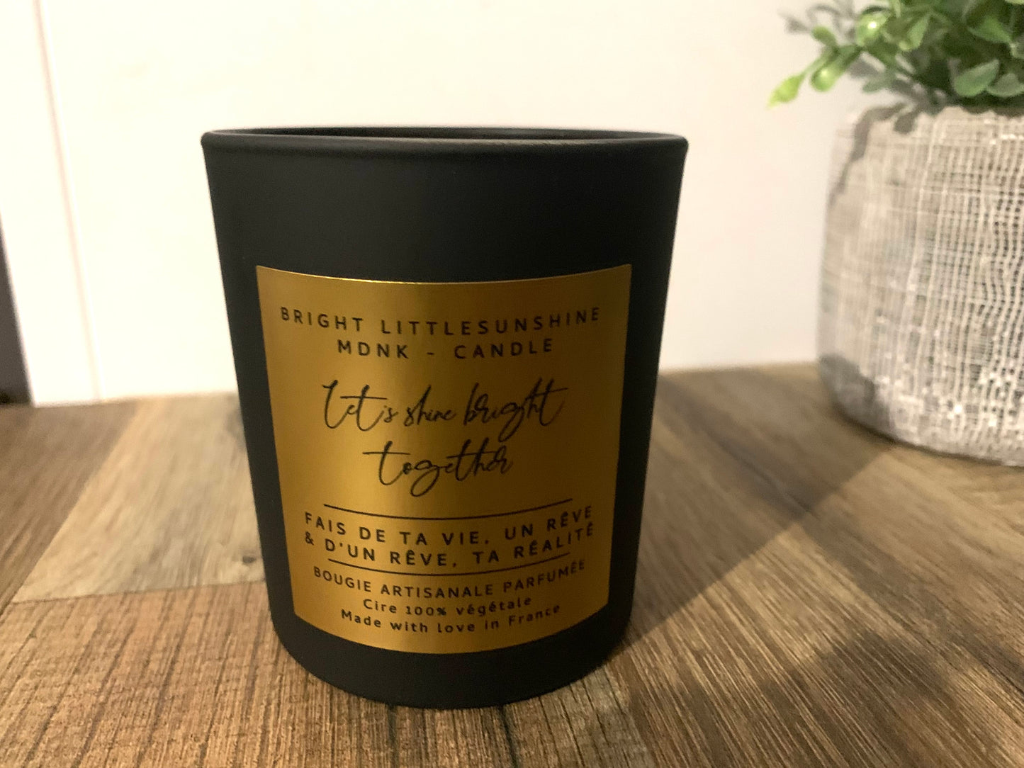 BOUGIE MÈCHE BOIS : Choisis ton message inpirant / Bright Motiv, ton contenant ainsi que ta fragrance ✨☀️