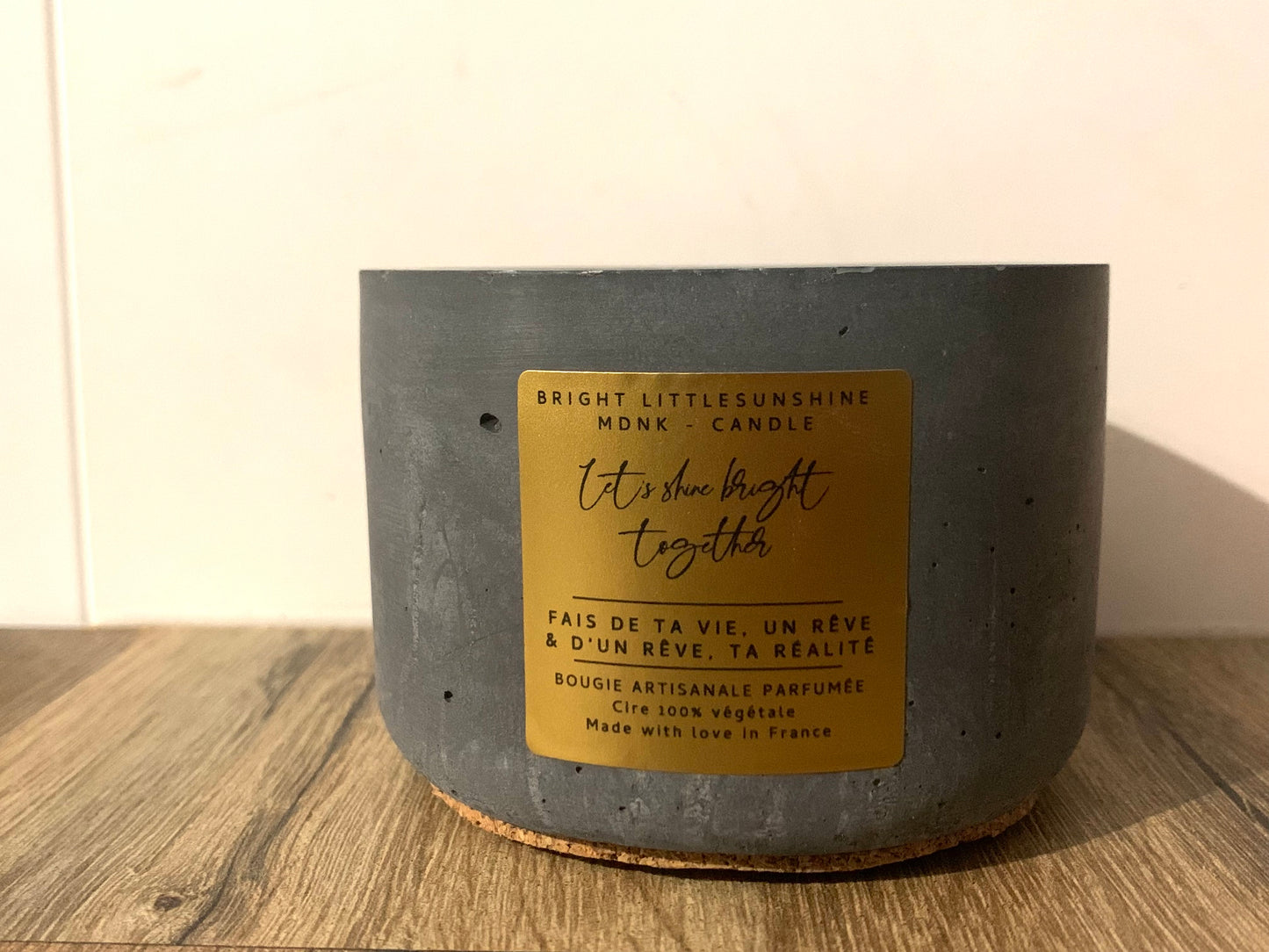 BOUGIE MÈCHE BOIS : Choisis ton message inpirant / Bright Motiv, ton contenant ainsi que ta fragrance ✨☀️